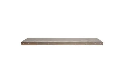 Einfache Metallhalterung von Brötje zur Dachmontage, länglich mit Befestigungslöchern, in neutralem Finish.