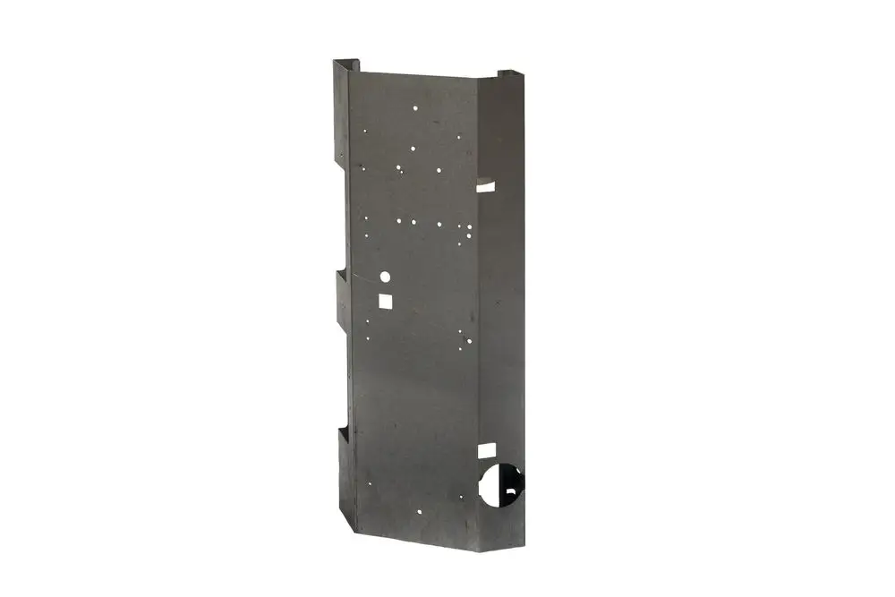 Metallene Armaturenblende in vertikaler Form, mit verschiedenen Ausschnitten und Löchern, typisch für den Einsatz in Heizungsanlagen von Brötje.