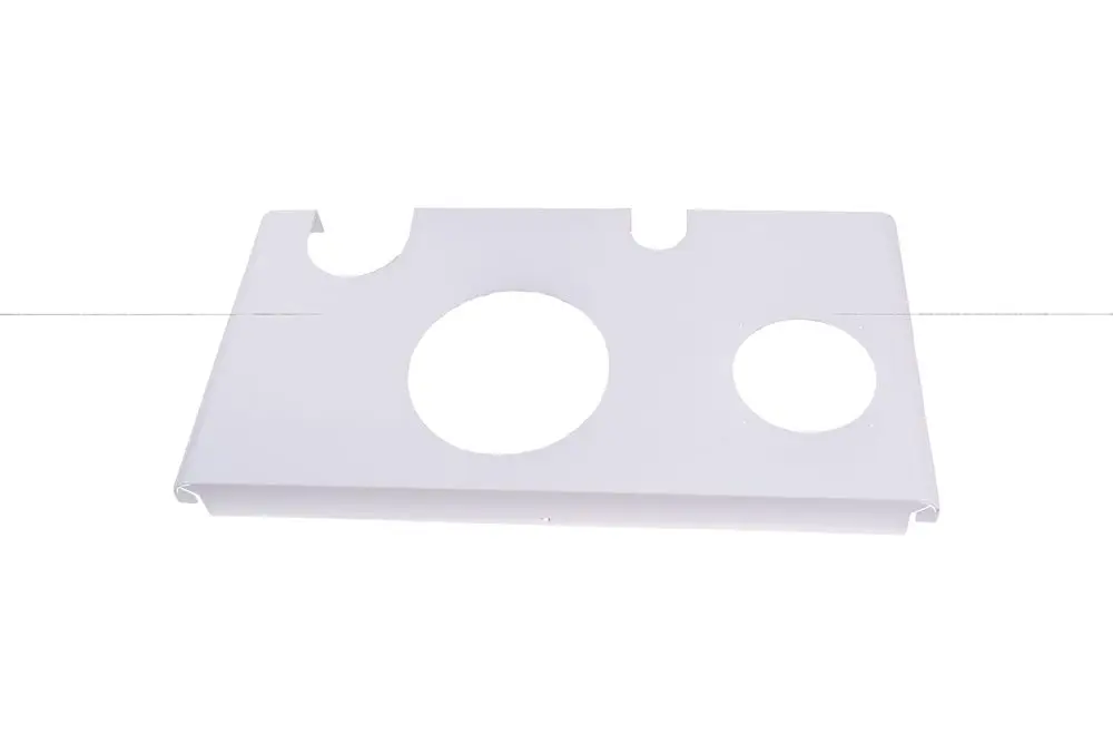 Weißer Verkleidungsdeckel von Brötje mit zwei runden Ausschnitten. Das Teil scheint für die Abdeckung von Anschlüssen oder Komponenten vorgesehen zu sein.
