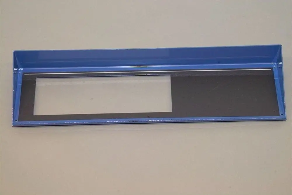 Brötje Schaltfeldblende in Blau mit rechteckigem Ausschnitt in der Mitte, geeignet für den Einsatz in Heizungs- oder Klimatechnik.