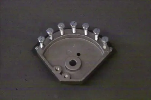 Metallisches Stellrad mit mehreren Schrauben, typischerweise verwendet in Heizanlagen, wie dem Brötje-System. Das Element hat eine halbautomatische Form.