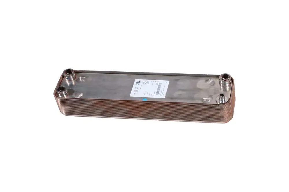 Brötje Wärmetauscher in rechteckiger Form aus Metall mit zwei Anschlussöffnungen. Die Oberfläche zeigt eine gerippte Struktur und ein Etikett mit Produktinformationen.