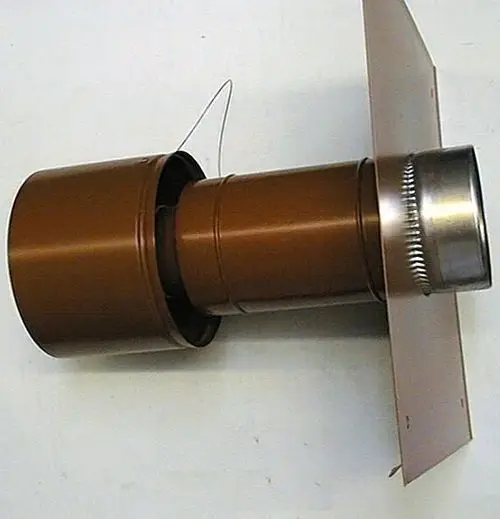 Brötje Schachtabdeckung mit runder Öffnung und flacher Grundplatte in brauner Farbe, geeignet für bestimmte Heizsysteme oder Montagesituationen.