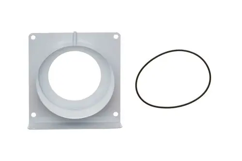 Weißer Ansaugadapter von Brötje mit runder Öffnung, rechteckiger Montagefläche und einem schwarzen O-Ring daneben. Geeignet für Luftansaugung in Heizsystemen.