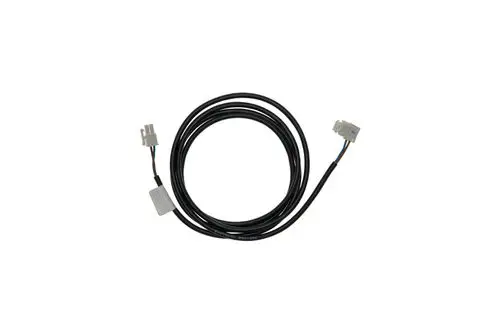 Brötje Kabel mit zwei Steckverbindern, umgeben von einem schwarzen Kabelmantel. Ideal zur elektrischen Verbindung in Heizungsanlagen.