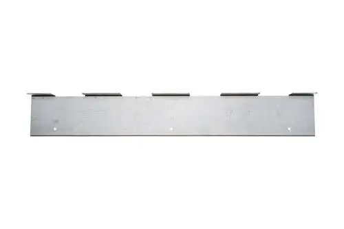 Brötje Halteplatte aus Metall mit mehreren Halterungen und Befestigungslöchern, auf einer weißen Fläche abgebildet.