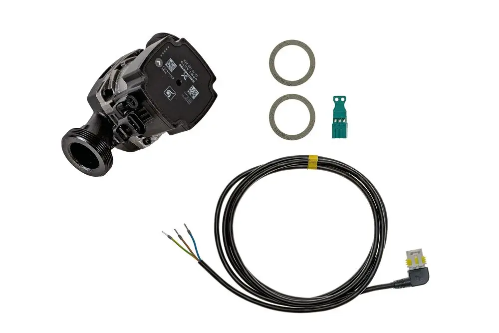Brötje Pumpe mit Elektromotor, Anschlusskabel und Dichtungen. Beinhaltet verschiedene elektrische Anschlussdrähte für die Installation.