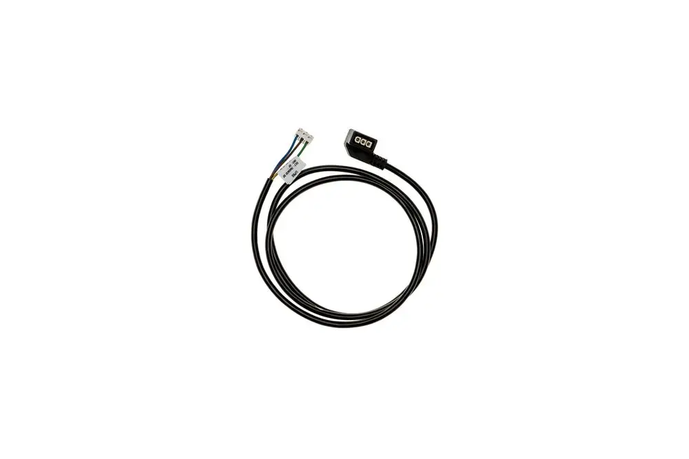 Netzleitung von Brötje mit zwei Anschlusssteckern, einsteckbar, um elektrische Verbindung herzustellen. Kabel verläuft in einer einfachen, runden Form.