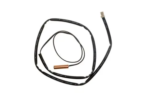 Fühler von Brötje mit einem schlanken, flexiblen Kabel und einem zylindrischen Sensorelement. Anschlussstecker am Ende des Kabels sichtbar.