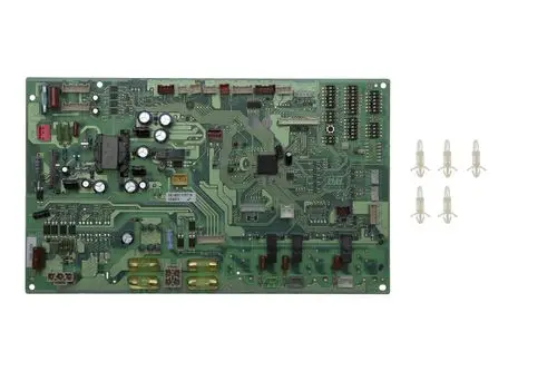 Brötje Platine mit verschiedenen elektronischen Komponenten, darunter Widerstände, Kondensatoren und Verbindungselemente, auf einer grünen Leiterplatte.