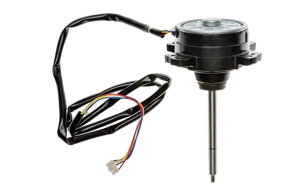 Brötje Gebläsemotor mit einem schwarzen Gehäuse und mehreren Drähten, die aus einem Anschluss hervorgehen. Der Motor hat einen zylindrischen Stift in der Mitte.