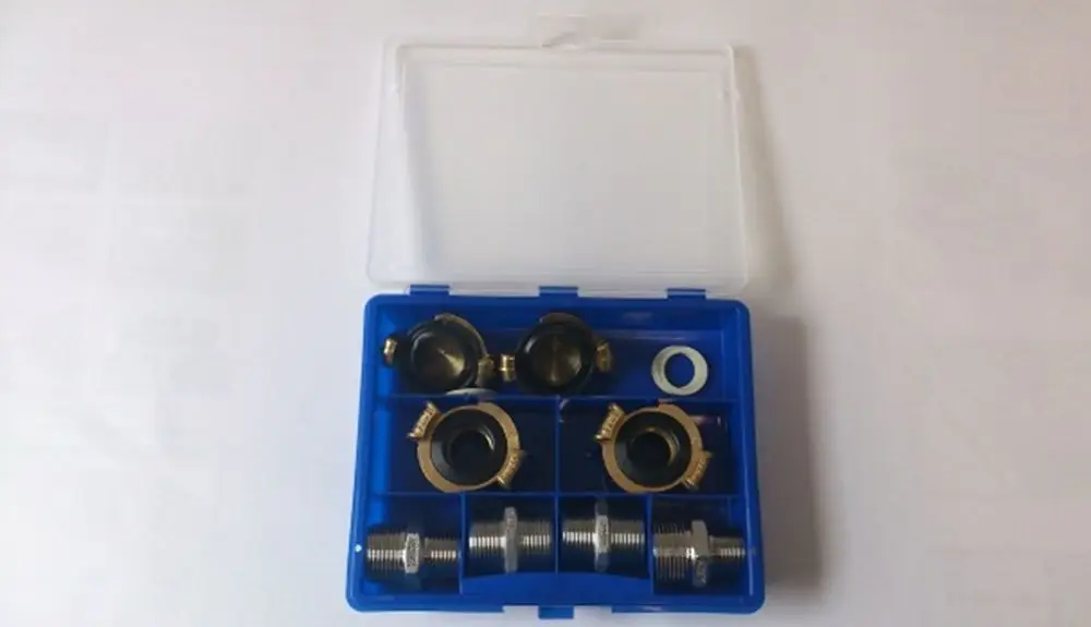 Brötje Anschluss- und Dichtungs-Set in einem blauen Behälter, enthält verschiedene Metall- und Gummidichtungen zur Verwendung in Heizungs- und Sanitärinstallationen.