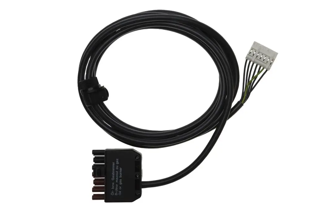 Brötje Klemmleiste mit mehreren Anschlussklemmen und Kabeln für die elektrische Verbindung, geeignet für Netzanschlüsse in Heizungsanlagen.