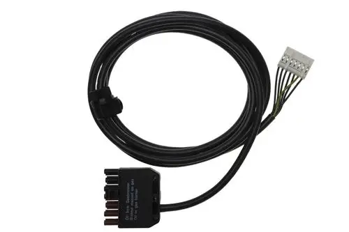Brötje Klemmleiste mit mehreren Anschlussklemmen und Kabeln für die elektrische Verbindung, geeignet für Netzanschlüsse in Heizungsanlagen.
