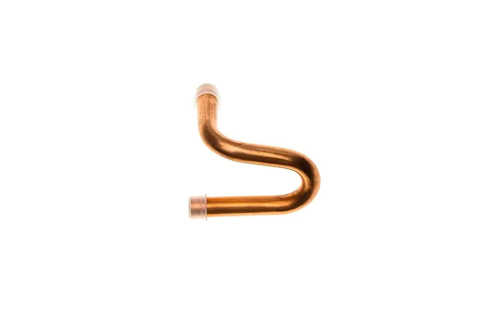 Kupferrohr mit gebogener Form, vermutlich Teil eines Heizsystems von Brötje, mit glattem Finish und zwei Anschlüssen an den Enden.