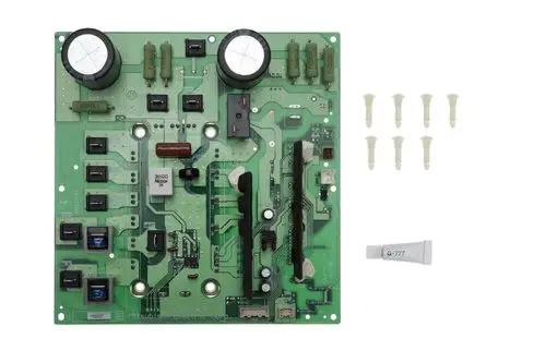 Leiterplatte von Brötje mit verschiedenen elektronischen Bauteilen, darunter Kondensatoren, Widerstände und Steckverbindungen, sowie Montagematerial.