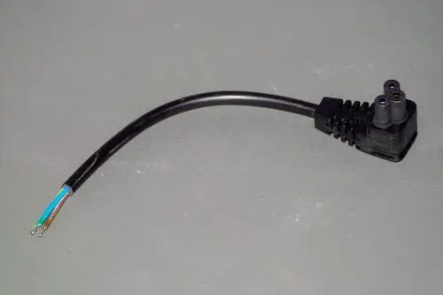 Schwarzes Kabel mit einem Stecker und drei Adern, geeignet für elektrische Verbindungen. Typisch für Steuerleitungen wie die von Brötje für Zündtrafos.