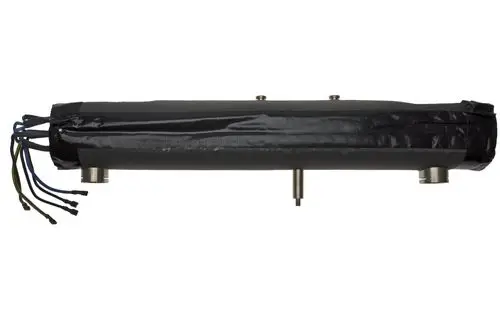 Brötje Hydraulische Weiche in schwarzer Hülle mit mehreren elektrischen Anschlüssen und verschiedenen Leitungen. Das Gerät hat zwei Ausgänge und eine kompakte Bauform.