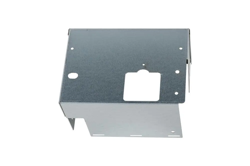 Brötje Abdeckung für E-Heizung, aus Metall, rechteckig, mit Aussparungen und Löchern zur Montage, in neutraler Farbe.