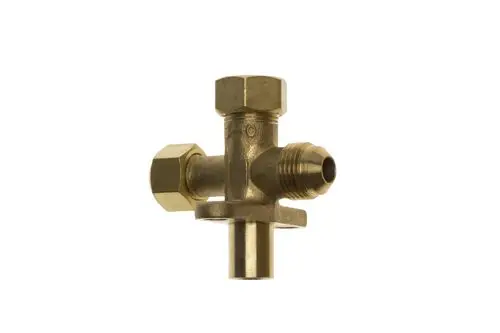 Brass Absperrhahn von Brötje, mit mehreren Anschlüssen. Die Bauteile sind sichtbar und zeigen eine kompakte, funktionale Form.
