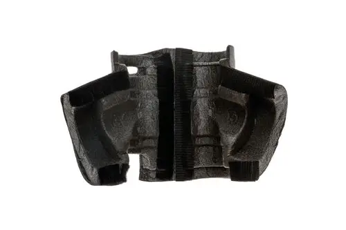 Isolierung für ein T-Stück, gefertigt aus einem schwarzen Material, mit zwei Klettverschlüssen zur Befestigung. Produkt von Brötje.