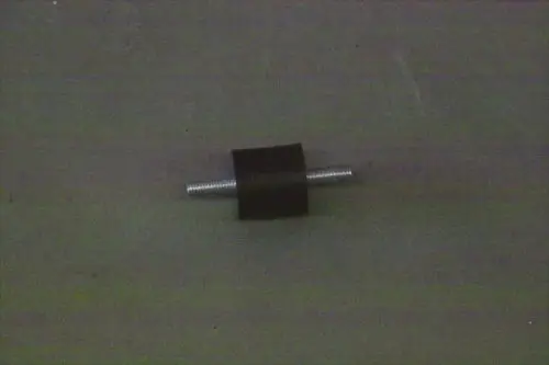 Brötje Gummipuffer mit mittig angebrachtem Gewinde. Schwarze Gummiummantelung auf beiden Seiten, für den Einsatz in verschiedenen Anwendungen.