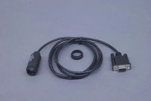 Schwarzes Kabel mit einem Stecker und einer Buchse. Der Stecker hat mehrere Pins. Das Produkt könnte im Zusammenhang mit Brötje Feuerungsautomaten stehen.