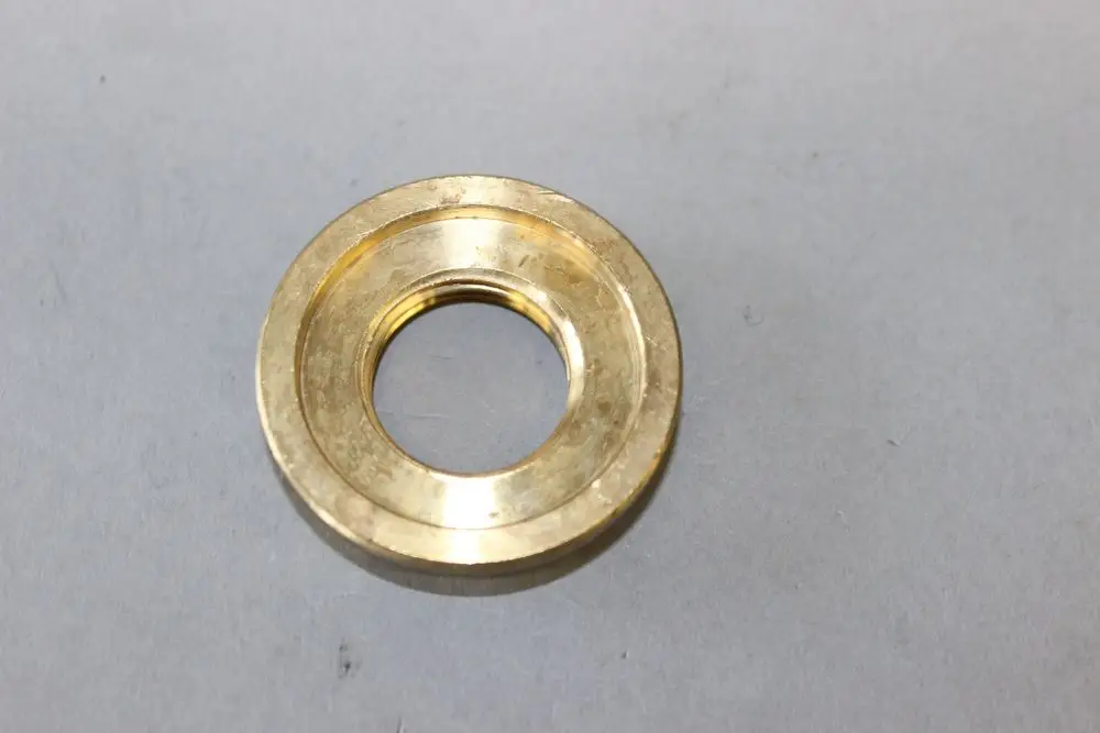 Brassring mit zentralem Loch, möglicherweise eine Dichtung oder Unterlegscheibe. Produkt könnte mit Brötje Heizsystemen in Verbindung stehen.