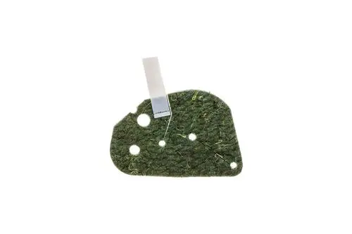 Brötje-Isoliermaterial in grüner Farbe mit mehreren Löchern, geformt wie ein kleiner, unregelmäßiger Block. Ein Etikett ist sichtbar, das an einem Ende befestigt ist.