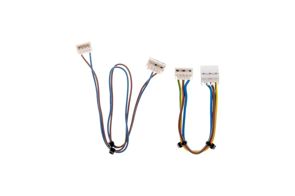 Brötje Adapter Set bestehend aus mehreren Kabeln mit verschiedenen Steckverbindern, die für die Verbindung von Wilo Para WMx/WLx Geräten verwendet werden.