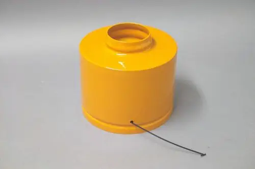 Gelbes Gehäuse mit einem runden oberen Öffnung und einem angestückten schwarzen Draht. Das Produkt gehört zur Marke Brötje.
