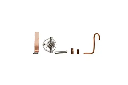 Montierte Teile eines Austausch-Sets von Brötje, bestehend aus Metall- und Kupferkomponenten wie einer Riemenscheibe, Rohren und Verbindungsstücken.