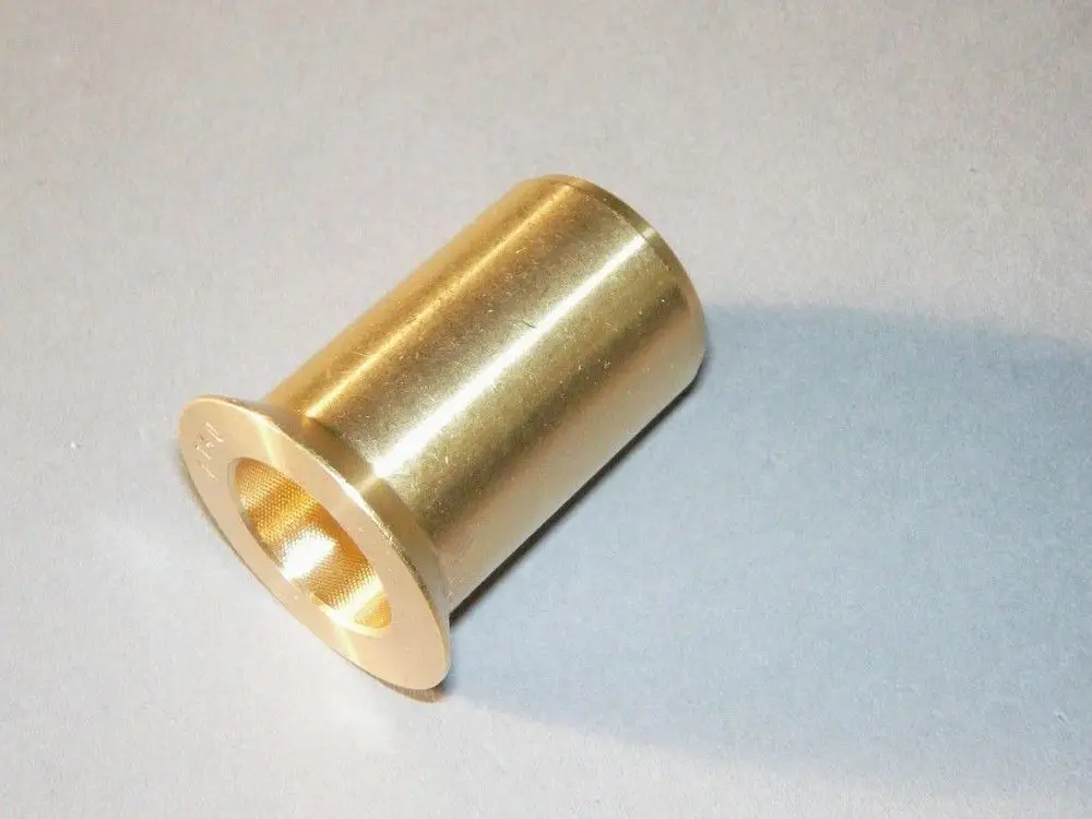 Brötje Gasdüse in zylindrischer Form, aus Metall, mit einer Öffnung an einem Ende und einer flachen Fläche an der anderen Seite, auf grauem Hintergrund.