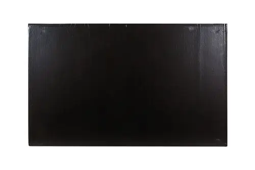 Schwarze, rechteckige Dämmplatte auf hellem Hintergrund. Die Platte gehört zur Brötje Produktlinie für Heiztechnik.