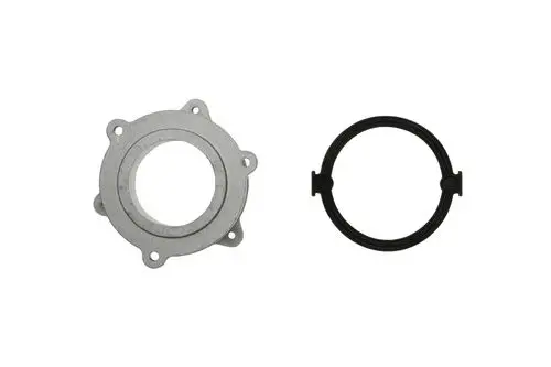 Brötje Adapter zur Verbindung von Mischkanal und Brenner, bestehend aus einem metallischen Adapter mit Befestigungsöffnungen und einem schwarzen Gummiring.