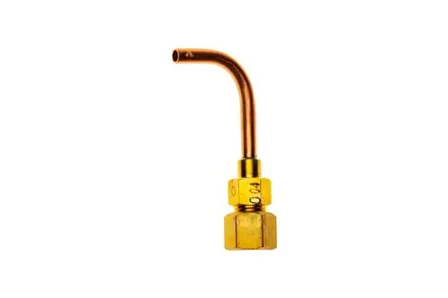 Brötje Ladestopfen aus Kupfer mit einer gebogenen Form und einer goldfarbenen Verbindungsmutter. Ideal für spezielle Heizungsanwendungen.