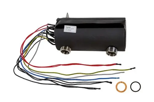 Elektrozusatzheizung von Brötje mit mehreren Anschlussleitungen und zwei anschlussfertigen Auslässen, montiert auf einer geraden Oberfläche.