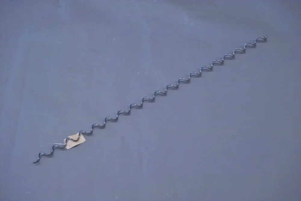 Brötje Wirbulator in spiralförmigem Design, aus Metall, mit einer Länge und Steigung, typisch für Anwendungen in wasserführenden Heizsystemen.
