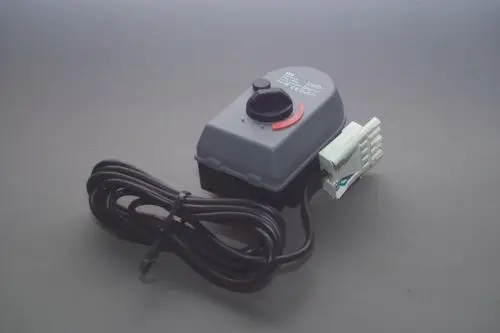 Brötje Stellmotor mit Kabel und Stecker, mit einstellbarem Drehregler. Dient zur Steuerung eines Mischventils in Heizungsanlagen.