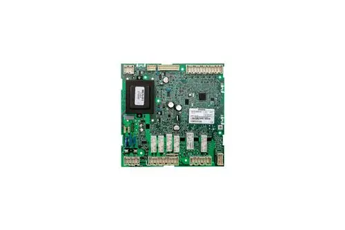 Grüne Leiterplatte mit verschiedenen elektronischen Bauteilen, darunter Chips, Kondensatoren und Anschlüsse, präsentiert von der Marke Brötje.