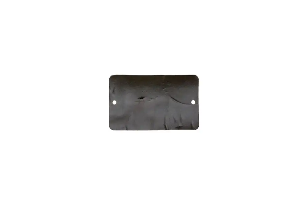 Schwarze Dichtung aus flexiblem Material mit zwei Löchern zur Befestigung. Produkt von Brötje, geeignet für eine Revisionsöffnung.