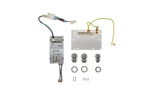 Brötje CISP C Spannungs- und Relaismodul mit Anschlussklemmen, Montageplatte und drei Kabelverschraubungen. Zubehörteile für elektrische Installationen.