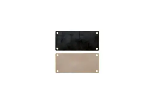 Zwei Dichtungen von Brötje für Reinigungsdeckel, eine schwarze oben und eine beige unten, beide mit vier Befestigungslöchern in den Ecken.