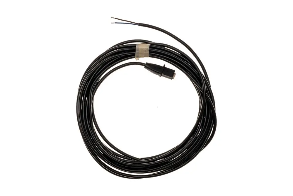 Schwarzes Kabel mit Stecker und zwei freiliegenden Adern. Das Produkt ist von Brötje und könnte in Heizungs- oder Steuerungssystemen verwendet werden.