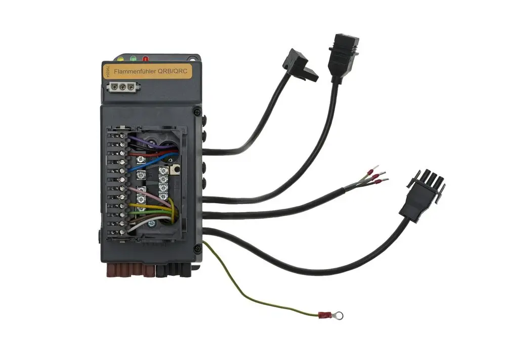 Verdrahtungseinheit von Brötje mit mehreren Kabeln und Anschlussmöglichkeiten, geeignet für elektrische Steuerungen oder Zündsysteme.