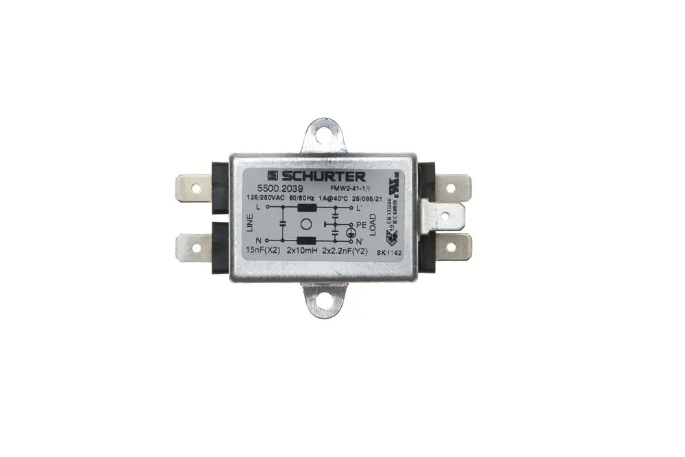 Netzfilter von Brötje mit Metallgehäuse und mehreren Anschlussklemmen, beschriftet mit technischen Daten und Schaltzeichen für Elektroanwendungen.