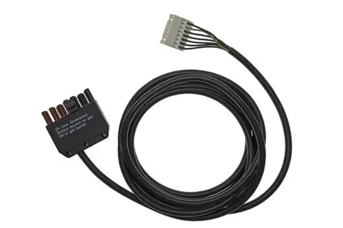 Brötje Brennerleitung mit mehreren Anschlusskabeln, verbunden mit einem Stecker. Schwarzes Kabel mit flexibler Ummantelung, geeignet für Heizungsanlagen.