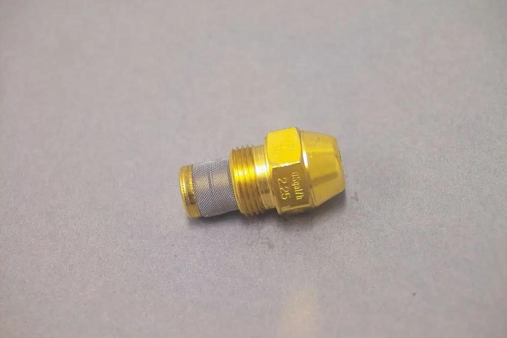 Brötje Düse aus Messing mit einem gewellten Endbereich, geeignet für Heizungsinstallationen. Das Produkt hat einen konischen Kopf und eine durchlässige Struktur.