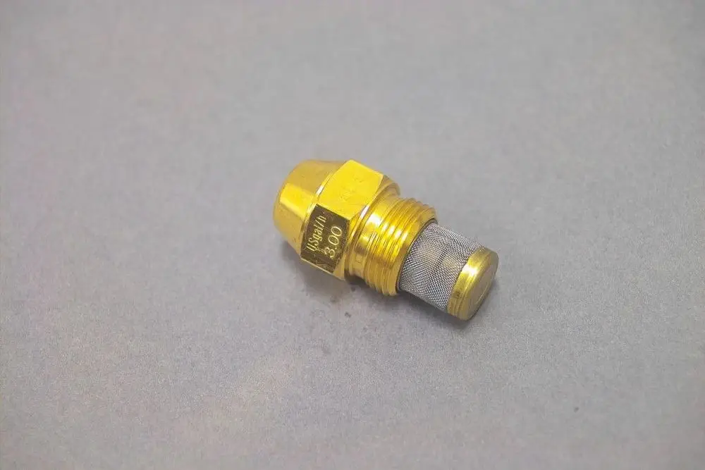 Brötje-Düse in Goldfarbe mit einem zylindrischen Mesh-Element. Die Düse hat ein Gewinde und eine konische Form, geeignet für Heizungs- oder Brennersysteme.