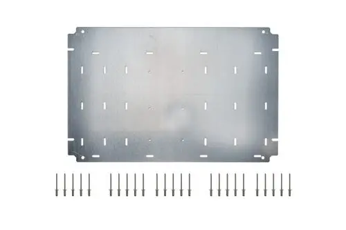 Montageplatte aus Metall mit mehreren Bohrungen und Schrauben in einer Reihe. Markenlogo von Brötje erhältlich.